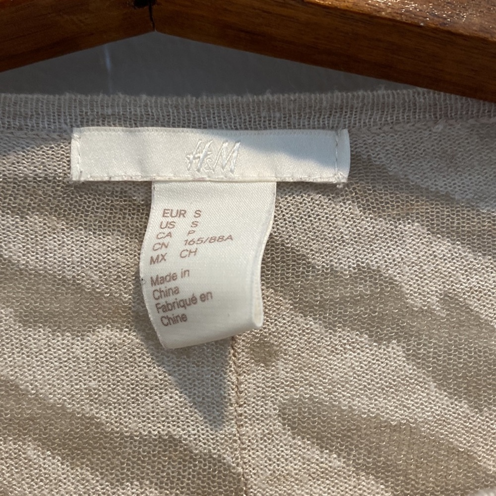 H&M long sleeve - Picture 2 of 3